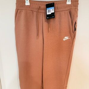 Nike Women’s Mauve Jogger Sweatpants. Sz Medium. NWT.